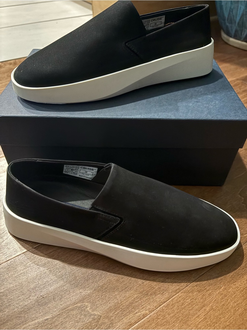 Unisex Wolf & Shepherd Black Slip-On Loafers Size 39